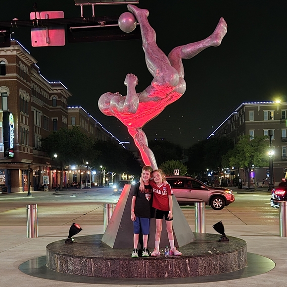 LIVE SHOWS AV VUORI LULU ADIDAS NIKE ...PLEASE LIKE TO KNOW WHEN I GO LIVE - Picture 6 of 11